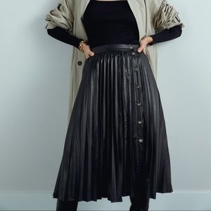 Zara Black Faux Leather Pleated Skirt Size XL *